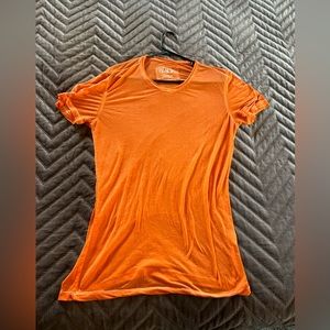 Men’s buckle black v neck shirt